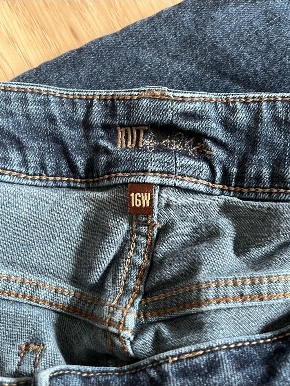 Kut from the Kloth Bootcut high rise jeans - Picture 6 of 9